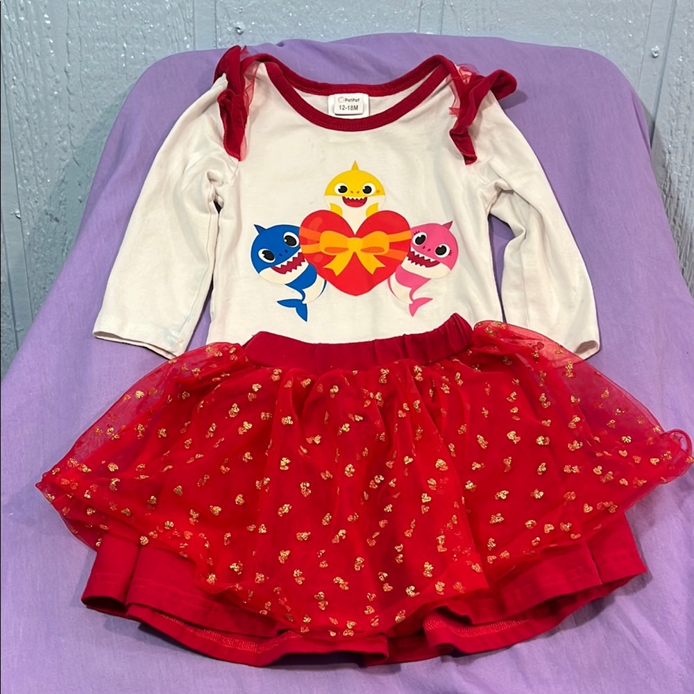 5 for $10 💜 Baby Shark Outfit size 12-18 Month